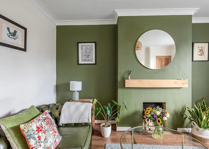 Central Property With Free Parking, 10 Min Walk To Bar Walls