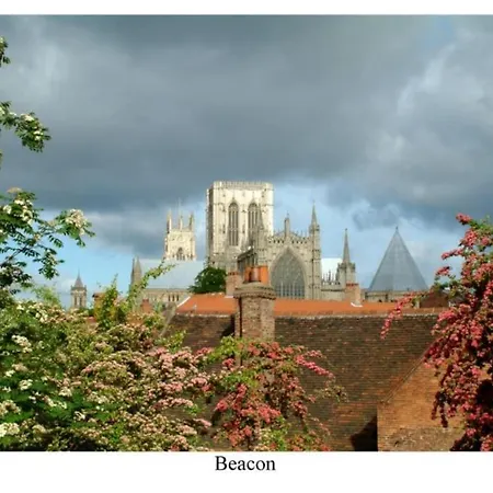 Central Property With Free Parking, 10 Min Walk To Bar Walls York Buitenkant foto
