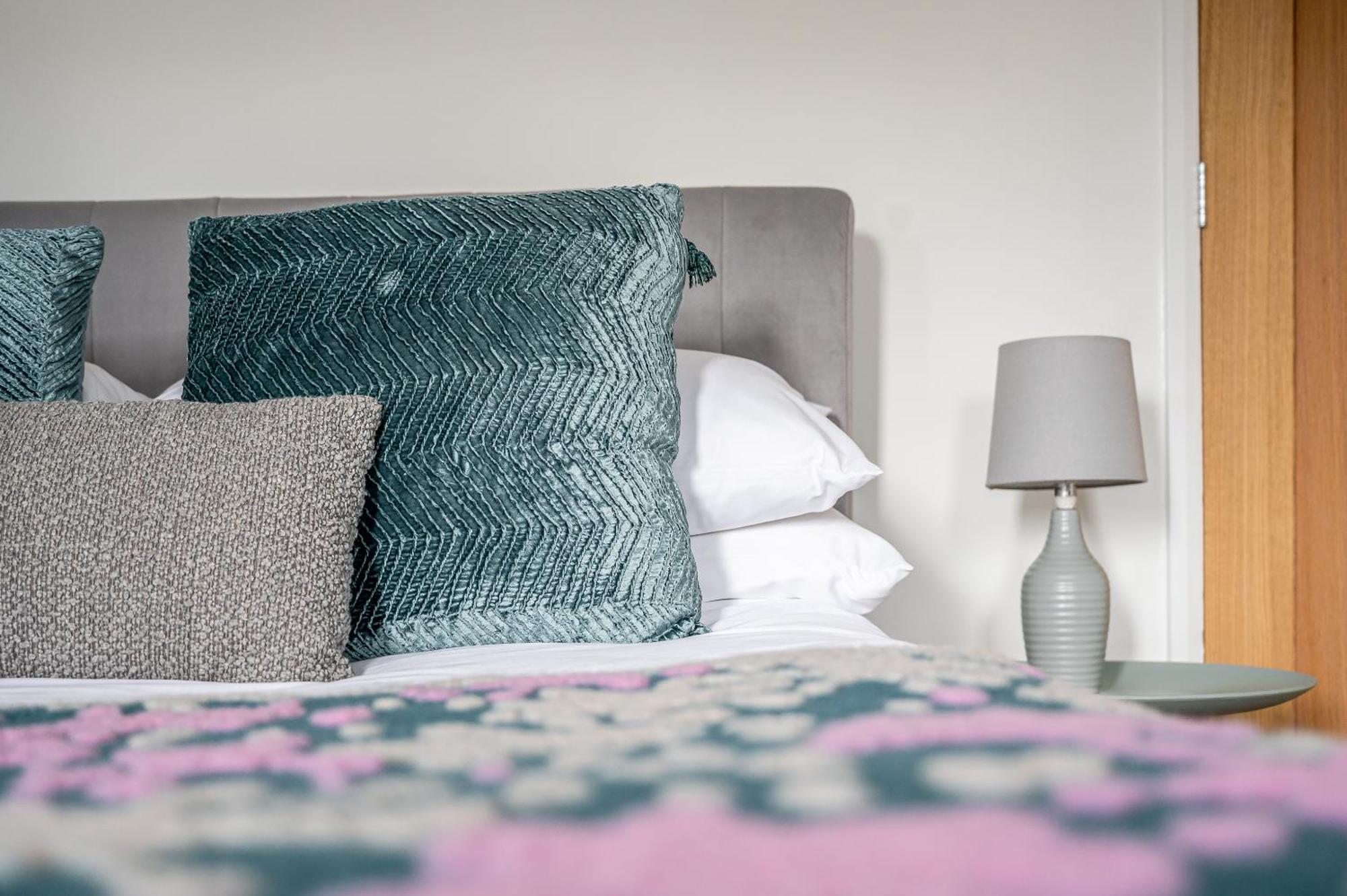 With Free Parking, 10 Min Walk To Bar Walls York