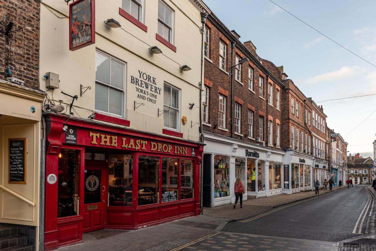With Free Parking, 10 Min Walk To Bar Walls *