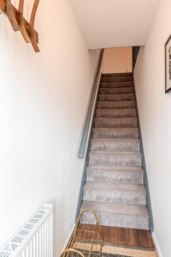With Free Parking, 10 Min Walk To Bar Walls Holiday home York