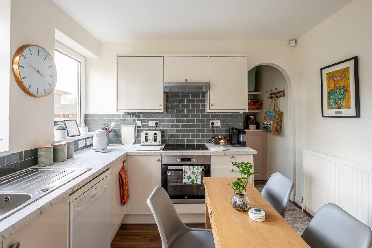With Free Parking, 10 Min Walk To Bar Walls Holiday home York