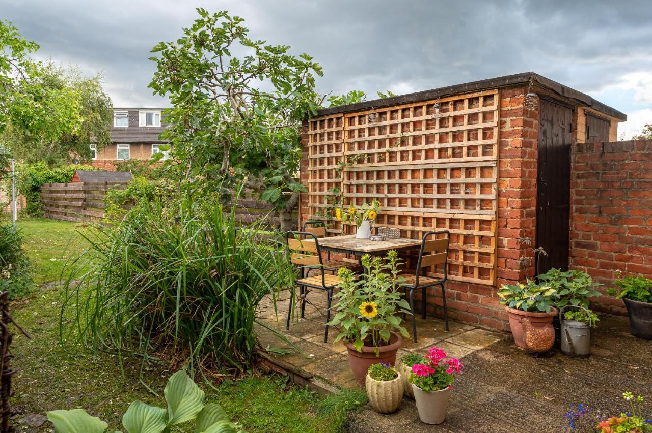 With Free Parking, 10 Min Walk To Bar Walls Holiday home York